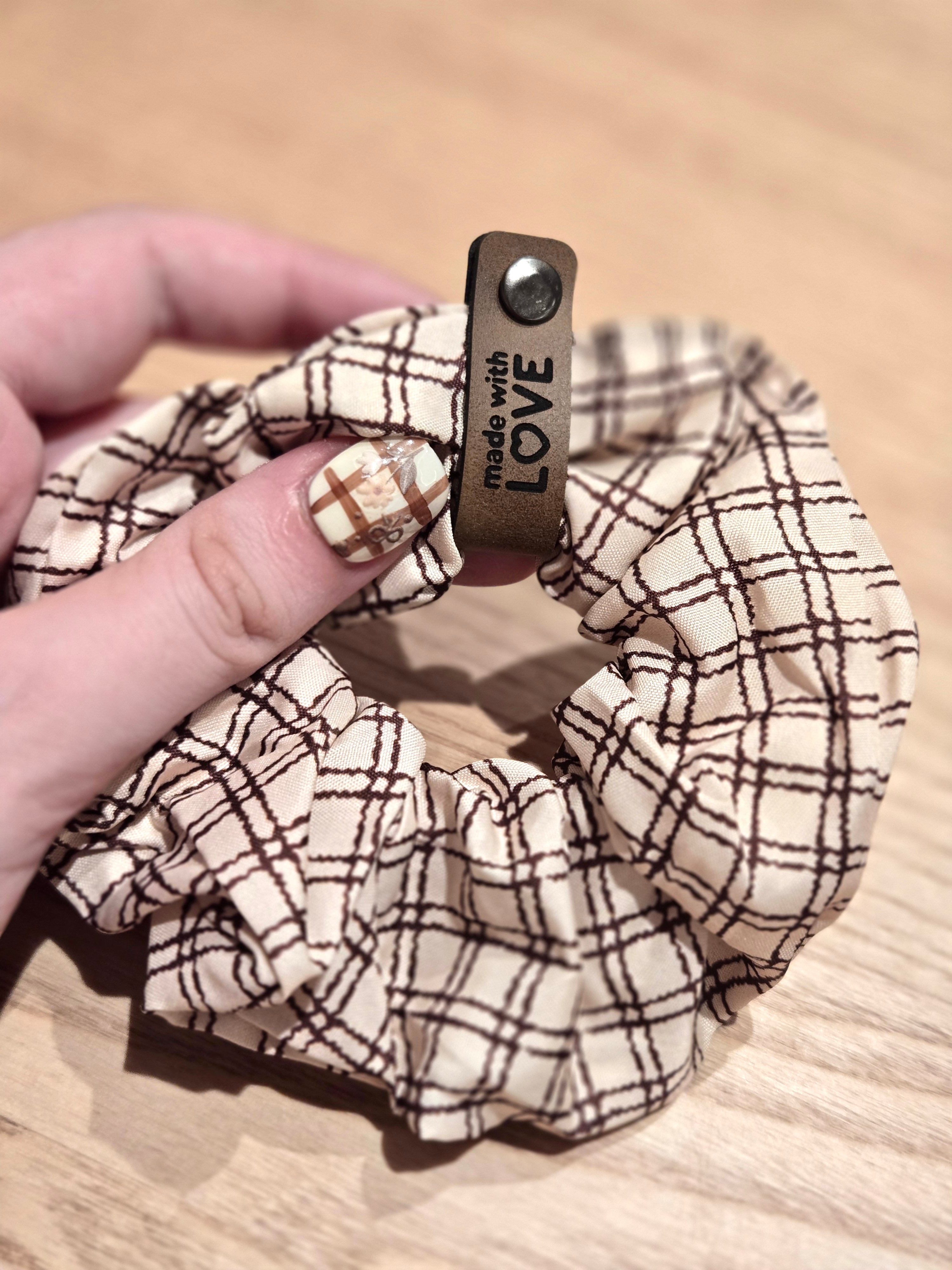 latte check scrunchie